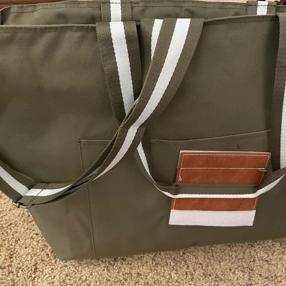 NWT cooler tote with shoulder strap - Picture 2 of 3